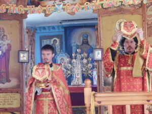 Слева иерей Александр, и диакон Алексей.